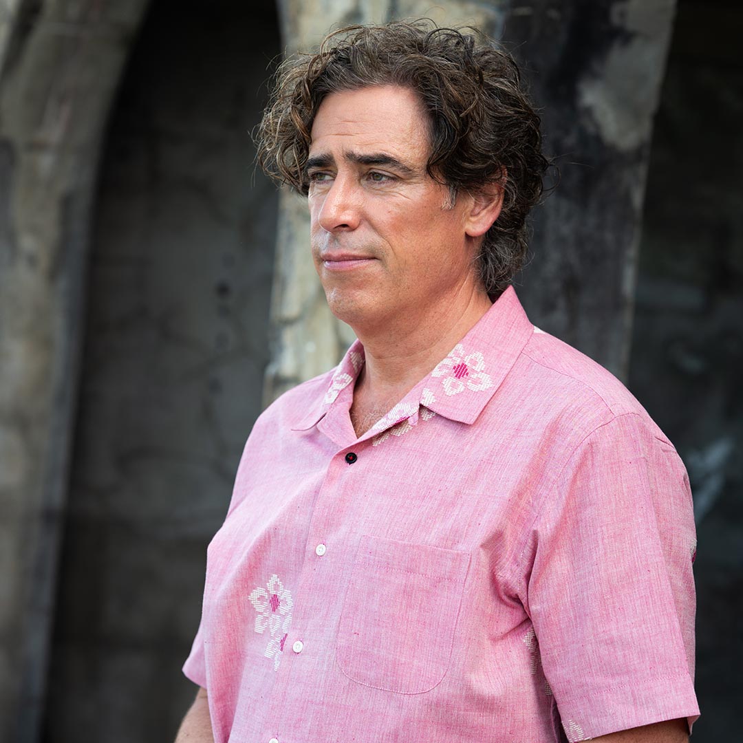 @Alustu @StephenMangan A fantastic shirt 👕 A reliable source tells us it's from Kardo. 
#TheFortuneHotel