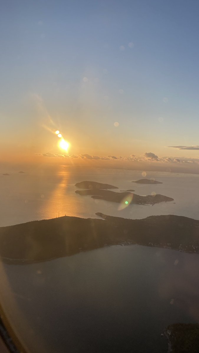 Gotta love sunsets 🤩 flying over the coast of Istanbul

#Travel #sunset #AdventureTime #bloggerlife