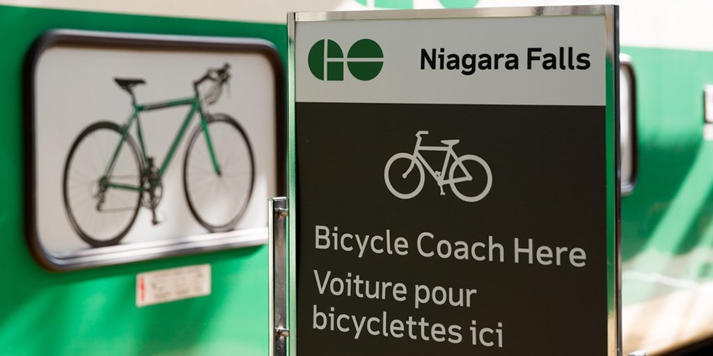 SUMMER BIKE TRAIN to NIAGARA: *RESUMES* May 18-20 (Sat-Sun-Mon) #VictoriaDayWeekend ☀️🌊 #PortCredit GO Stn 🚉  only stop in #bikeMississauga 🚲 3x day 🔄 wknds/holidays from Union, Exhibition stns in #bikeTO. Three coaches x 18 bikes 🚃🚃🚃  2024 info 🔗: ontariobybike.ca/bike-train/sea…