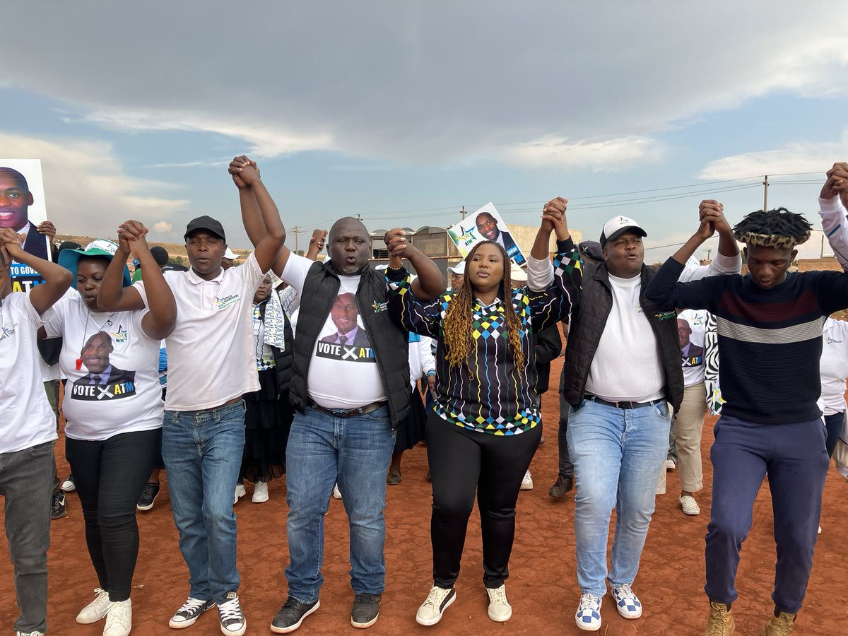 LubaMagwentshu's tweet photo. The unstoppable force that is #ATM on the campaign trail in Lenasia South! Door to door and opening dialogue with residents!!
#ATMinGovernment #ReadyToServe
#ReadyToGovern #ReadyToLead https://t.co/EKRb8pUVAX