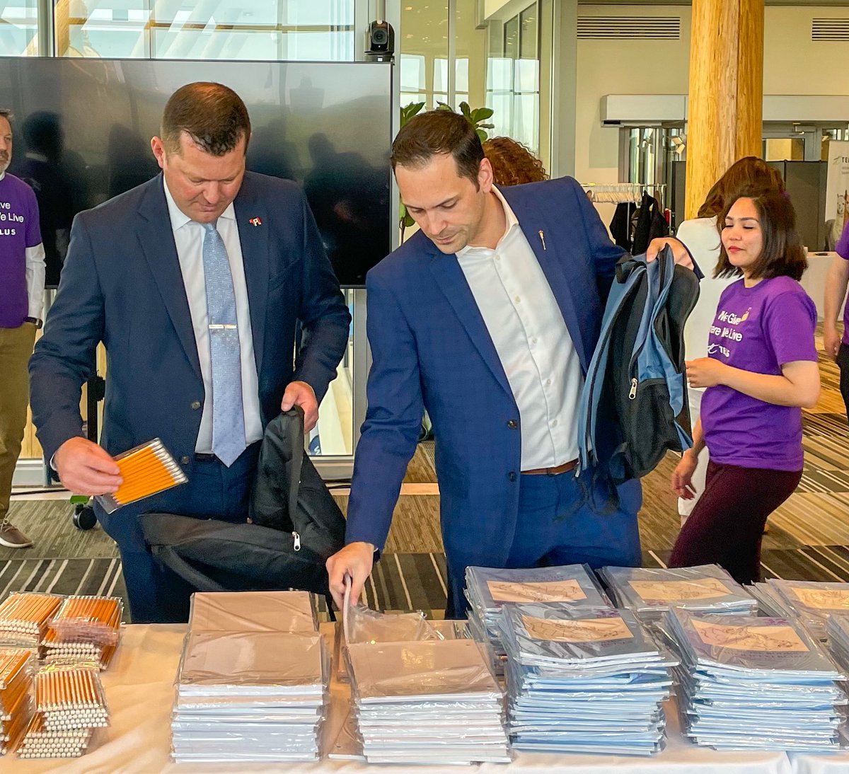 The Telus Kits for Kids program has provided support to families in need since 2006 by supplying essential school supplies to students. This morning I joined my colleagues and other volunteers to put together backpacks for local families including those in Calgary-South East.