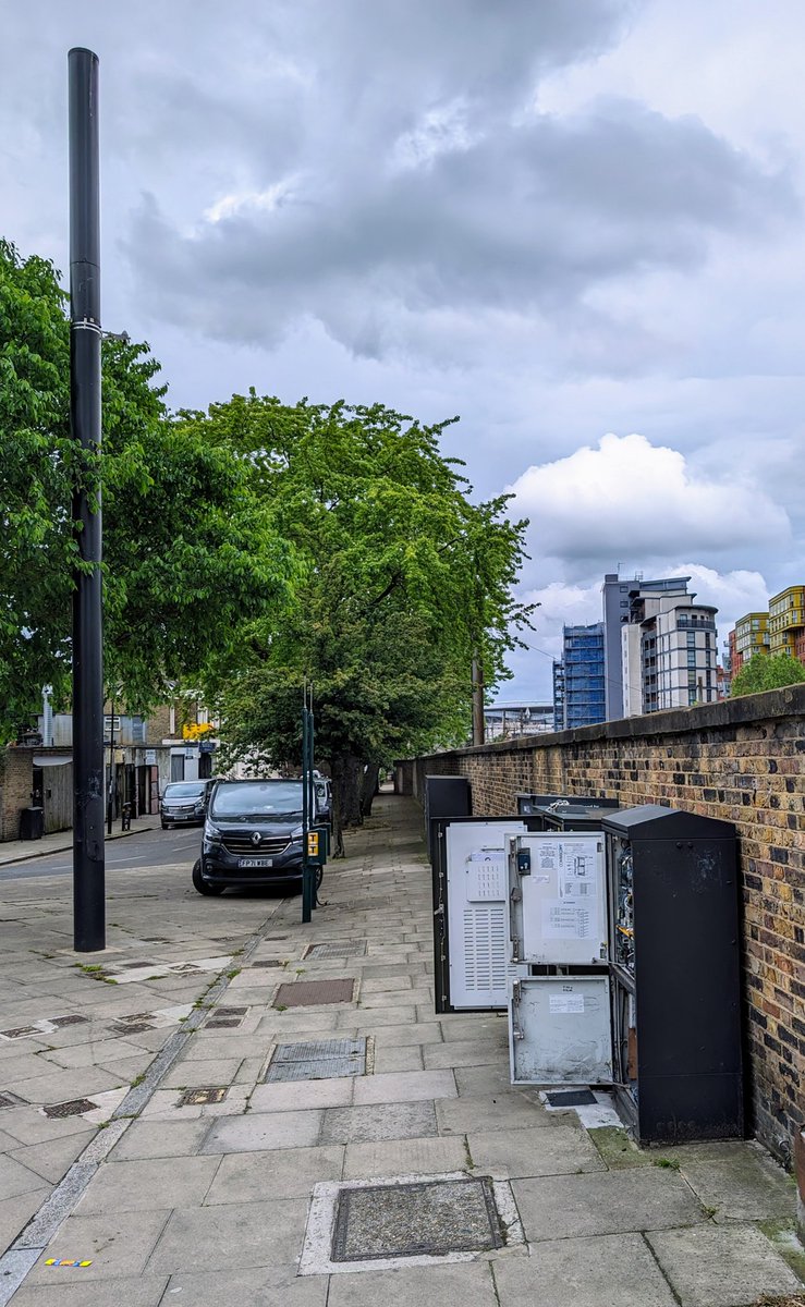 A last minute opportunity to visit a street-works site made for an interesting afternoon in London. A single operator site supporting 2G, 4G and 5G across 1800 & 2100 MHz. Complete with 10Gbps of backhaul via scalable access DWDM... #radioengineering #opticalnetworking