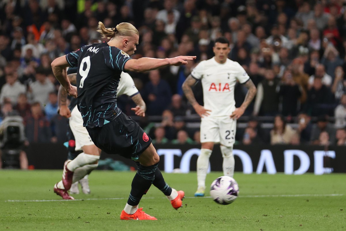 Penalty to @ManCity, and up steps Erling Haaland to score! They now lead by two goals in added time! #TOTMCI