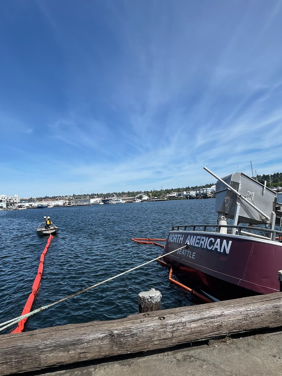 USCGNorthwest's tweet image. #BREAKING #USCG, @ecyseattle, others responding to a 91-foot vessel that sank at a pier east of the Ballard Bridge in Seattle. Containment boom is deployed around the vessel. Contractor is conducting clean-up and response operations.
More info: bit.ly/3wAl6yl