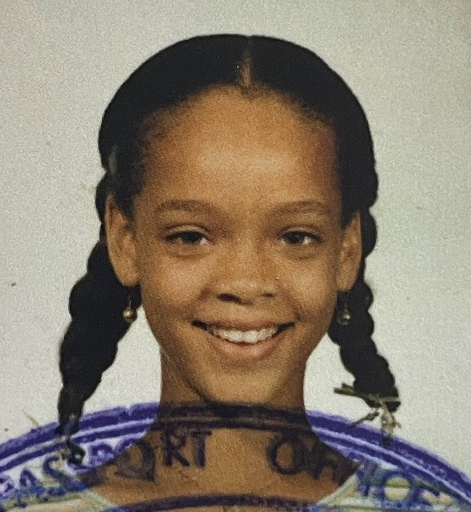 Rihanna's success journey from discovery to fame A THREAD