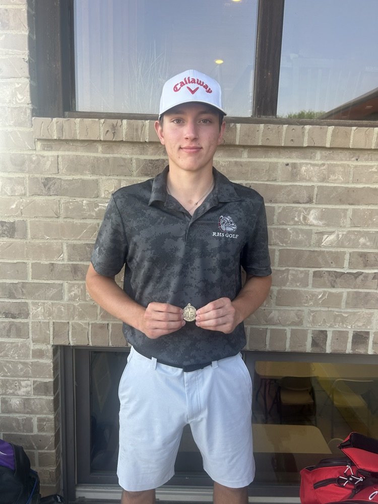 Jack Donovan shoots a 74 to place 4th at regionals and qualify for state! Go Dawgs!!!