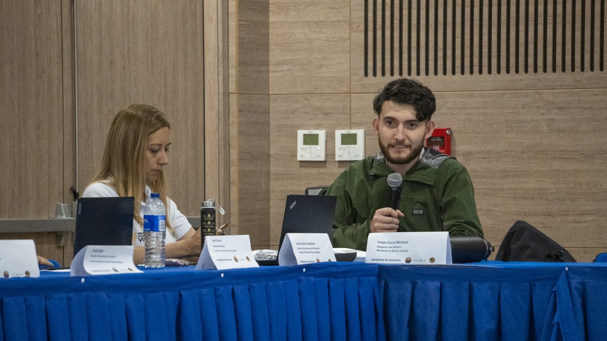 En el marco del Pacto por una Transición Energética Justa e Intensiva en Conocimiento, nos reunimos con la Universidad del Magdalena, el Gobierno nacional y local, además de diversas organizaciones de la sociedad civil y sindicatos. 💪 Nuestra meta es promover la Transición