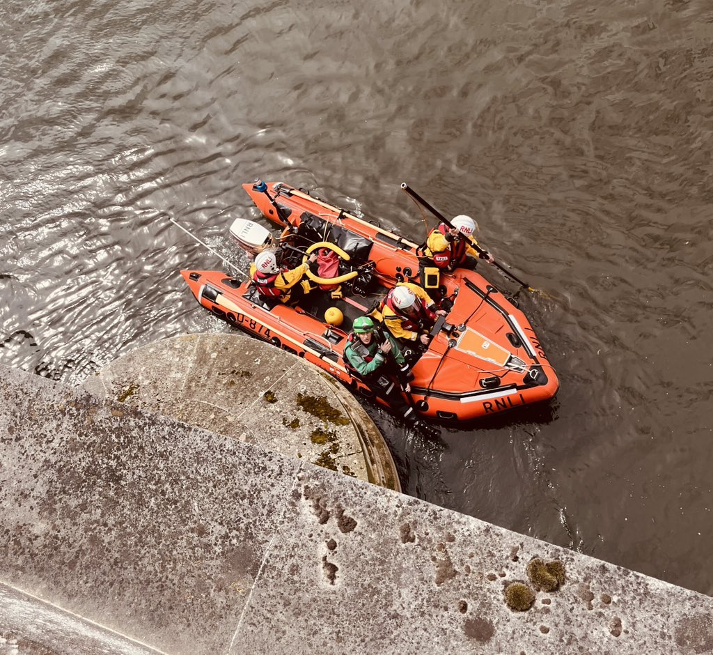 Both lifeboats launched at 1.15 pm to assist emergency services search for person reportedly in the Thames nr Hampton Court. If you see someone in trouble in the water call 999 for the coastguard. Tell them exactly where you believe the person to be & try to keep sight of them.