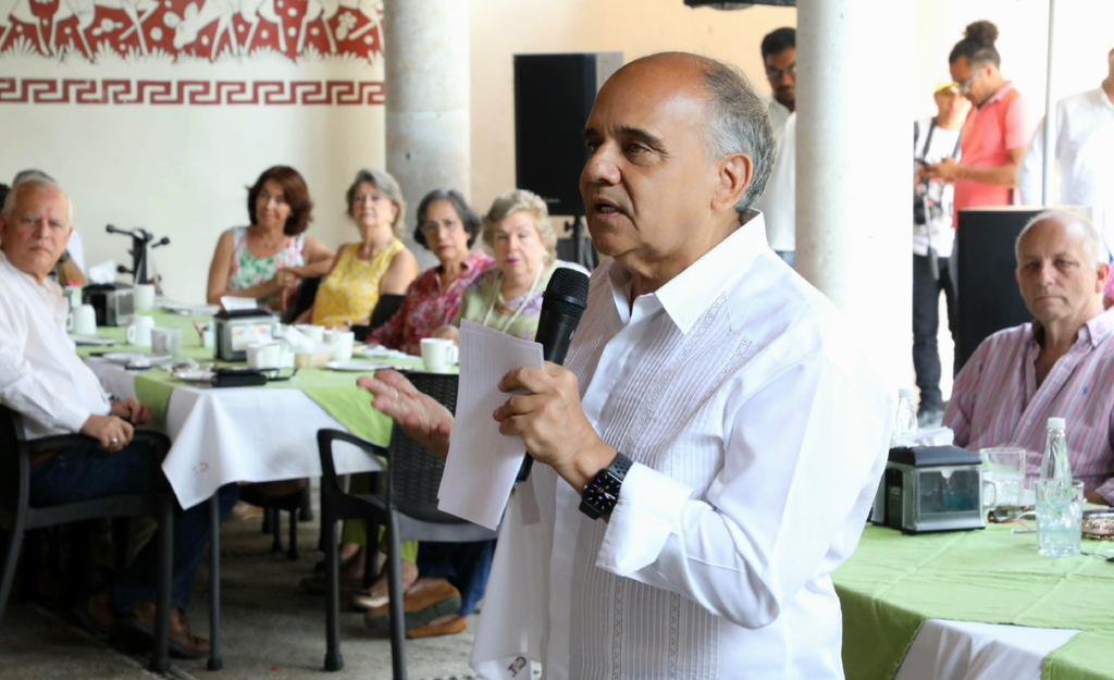 Nos reunimos con empresarias y empresarios acapulqueños, profesionistas e integrantes de la sociedad civil, quienes generan fuentes de empleos en #Acapulco.

Gracias a Liliana Palomares representante de AMEXME; Lourdes Ávila; Hebe Urióstegui; Humberto Santinelli y Óscar Athié,