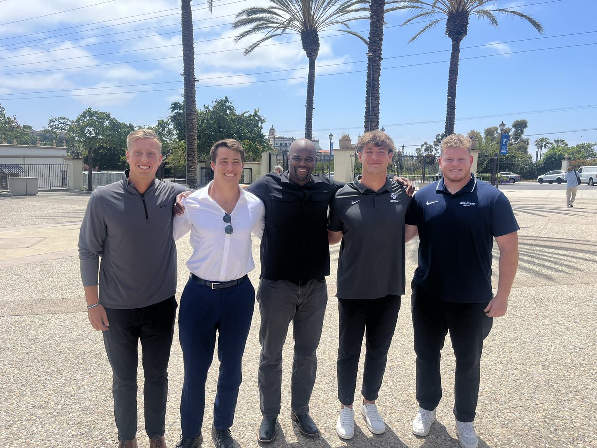 Great day to recognize a few of our guys who have excelled in the classroom at the annual President’s Honor Roll Luncheon! #GoToreros