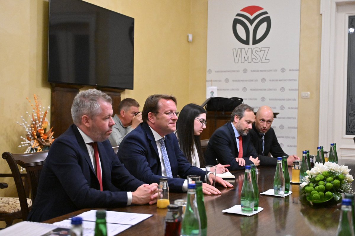W/ Bálint Pásztor, President of the Alliance of Vojvodina Hungarians 🇭🇺 visited the synagogue in Subotica. Also held a bilateral meeting w/ members of the VMSZ & the National Council of the Hungarian Ethnic Minority. Our common goal is to speed up the accession negotiations.