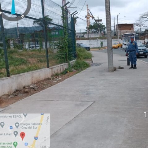 El equipo de @segura_ep realiza controles en el conector Ceibos/ESPOL, con el objetivo de asegurar vías despejadas y facilitar el libre tránsito peatonal. #MunicipioDeGuayaquil  #AlcaldíaResponde 

#CiudadDeTodos