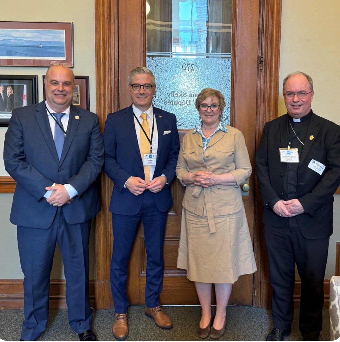Discussing Ontario’s Catholic Schools - highlights and priorities at Queen’s Park today - OCSTA Director and Chair of @BHNCDSB @Rick_Petrella @oectagovernor and Bishop Daniel Miehm with @RobinMartinPC #onted #CatholicEd