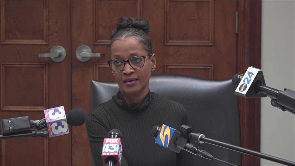 NEW: Shelby County Clerk Wanda Halbert Is Fighting Back Against Ouster Petition Halbert blamed Mayor Lee Harris and County Commissioners for the problems within her office, during a Tuesday press conference. Ms. Halbert blasted the county for not lifting finger to update her