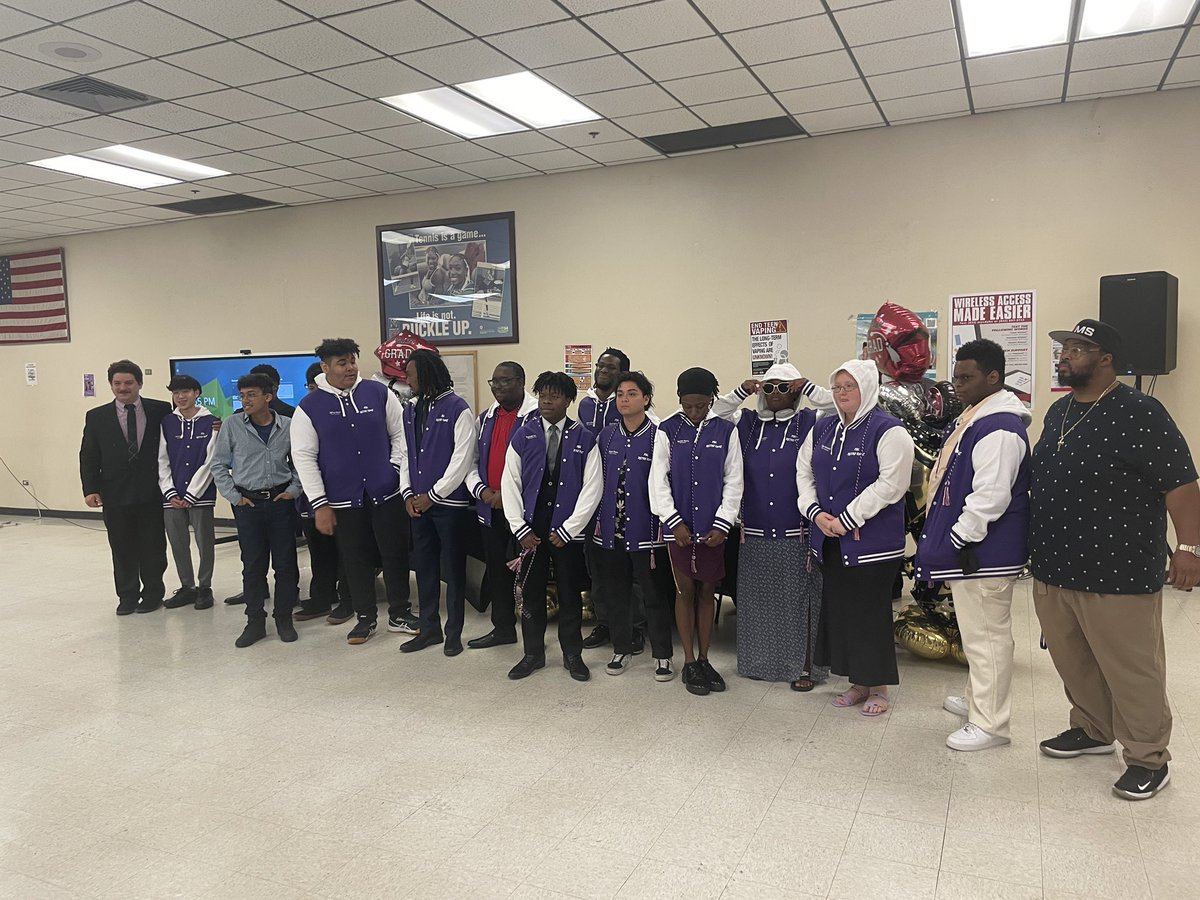 Congratulations to our Esports program as they celebrated a year of achievements at their Esports banquet! Congratulations to <a href="/DrMillerEdu/">Dr. Adam Miller</a> for being awarded the Innovator Award! We appreciate all of your support! #LOT