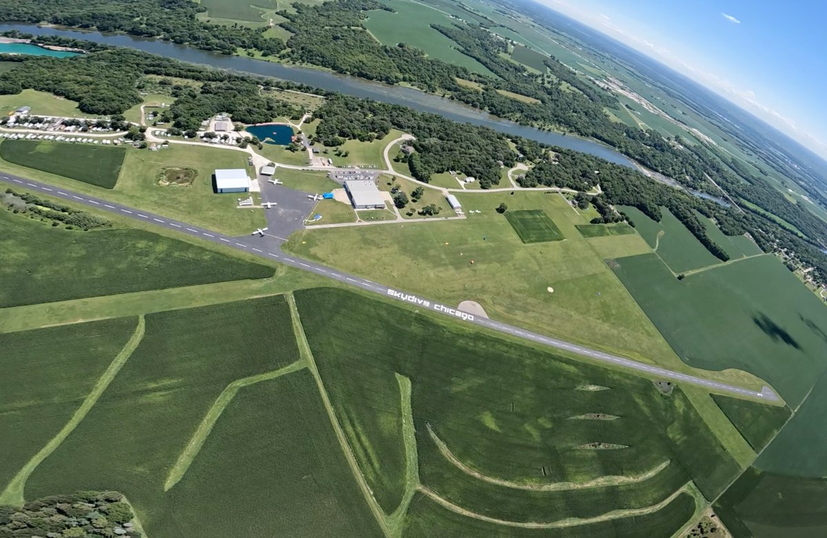 SDCAIRNEWS's tweet photo. We have been open for 31 years as of 4/3/93. 
✅ Over a million+ skydives
✅ Taught 1000s how to skydive
✅ Many state &amp; world records
✅ Hosted several USPA Nationals
✅ Held the 2016 Mondial World Championships

We are grateful for all who call Skydive Chicago home🙏 https://t.co/DlpetU7dW8