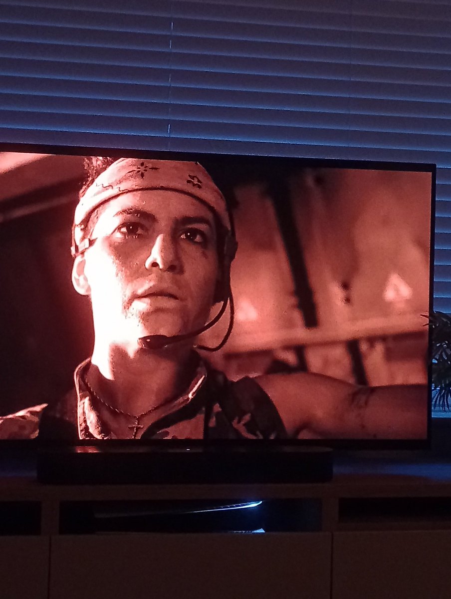A rare night to myself. Devices off. Aliens 4K. Cheeky pinot noir. Takeaway. Aliens fans? Just fucking buy it, watch it and thank me later..... Jimbob maybe right.....