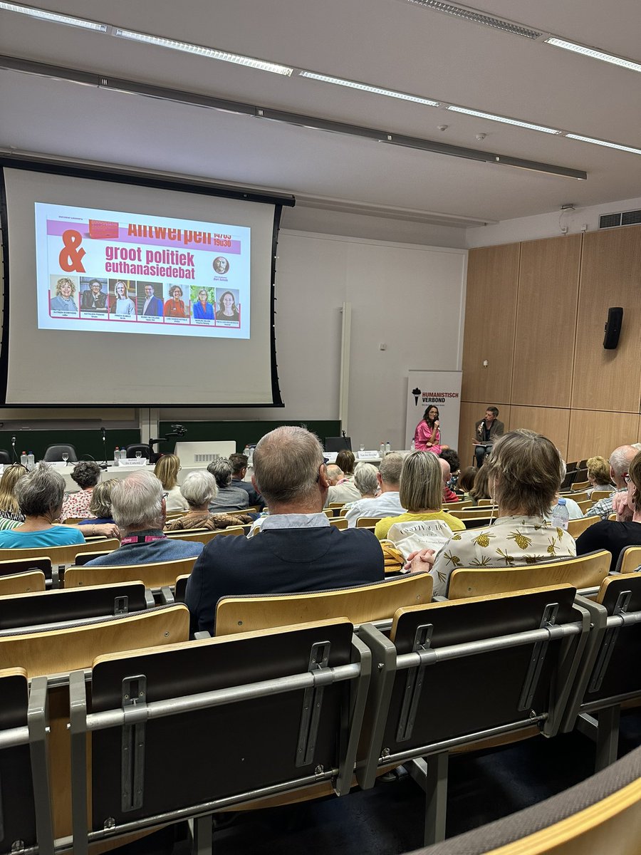 Attended the book presentation of <a href="/BCeuleers/">Barbara Ceuleers</a>’ book ‘Doodgewoon’ and the following ‘euthanasia at dementia’ debate. Extremely touching words on the brave choice her dad was forced to make when faced with Alzheimer’s, followed by a rather sobering political debate…