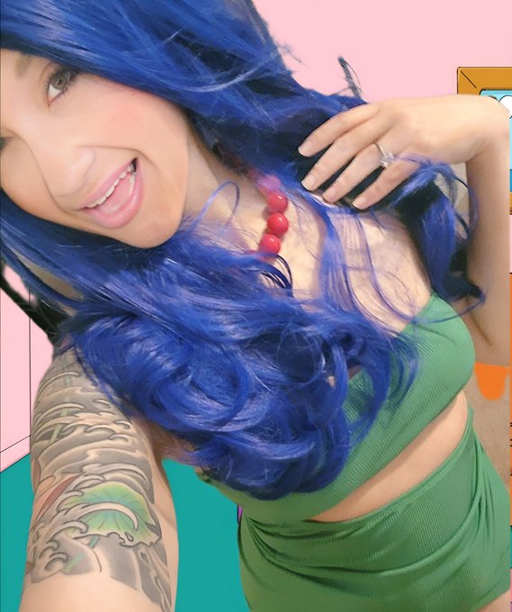 I made some fun content to schedule out for this weekend. Can you guess who I'll be? https://t.co/8V<a href="/tag/realloyalfans"class="tags"><span>#realloyalfans</span></a>