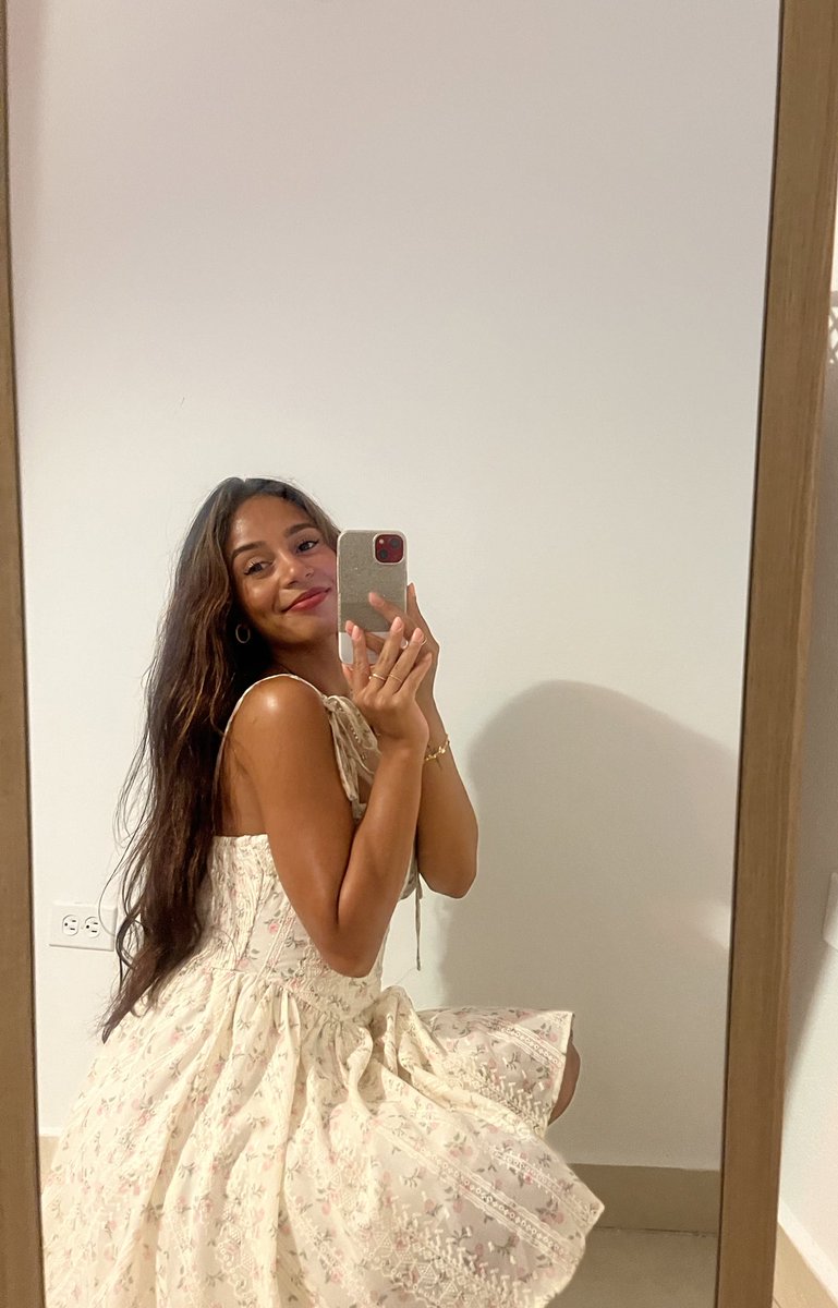 Taniaenidays's tweet photo. Oh dear…She’s so blessed✨🪞 https://t.co/idchBOUouH