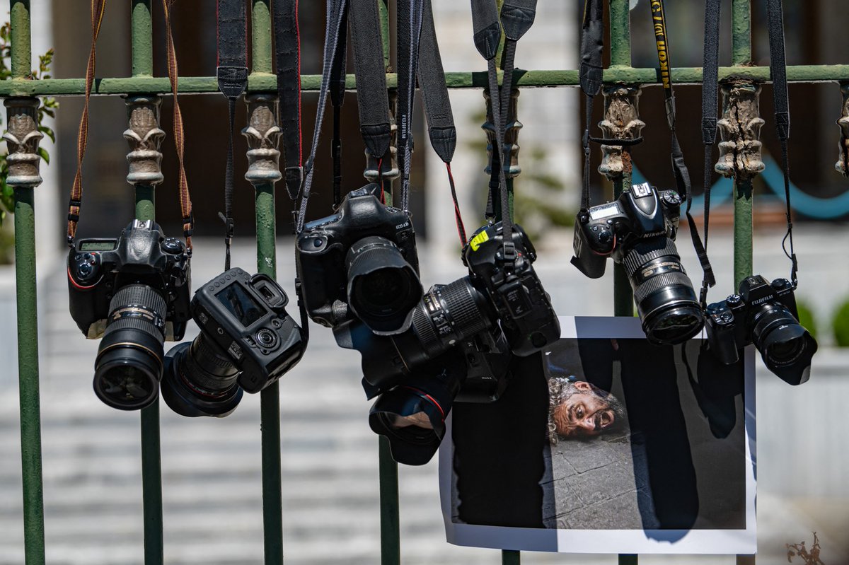 Türkiye, Çin ve Myanmar’dan sonra en büyük gazeteci hapishanesi! Uluslararası Gazeteciler Federasyonu'nun @IFJGlobal yayınladığı rapora göre, 2023'te 129 gazeteci öldürüldü, 427 gazeteci tutuklandı. En fazla gazeteci tutuklayan ülkeler Çin (80), Myanmar (51), Türkiye (41) ve