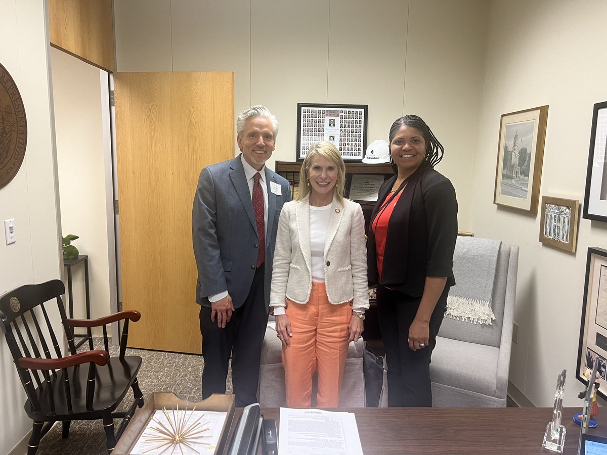 It’s always a pleasure to meet with @DrKristinBaker as she truly understands the importance of caring for people in the home! 🏠 Thank you Rep. Baker for all you do in supporting home care services in NC! @AHHCNC #HomeCareInAction