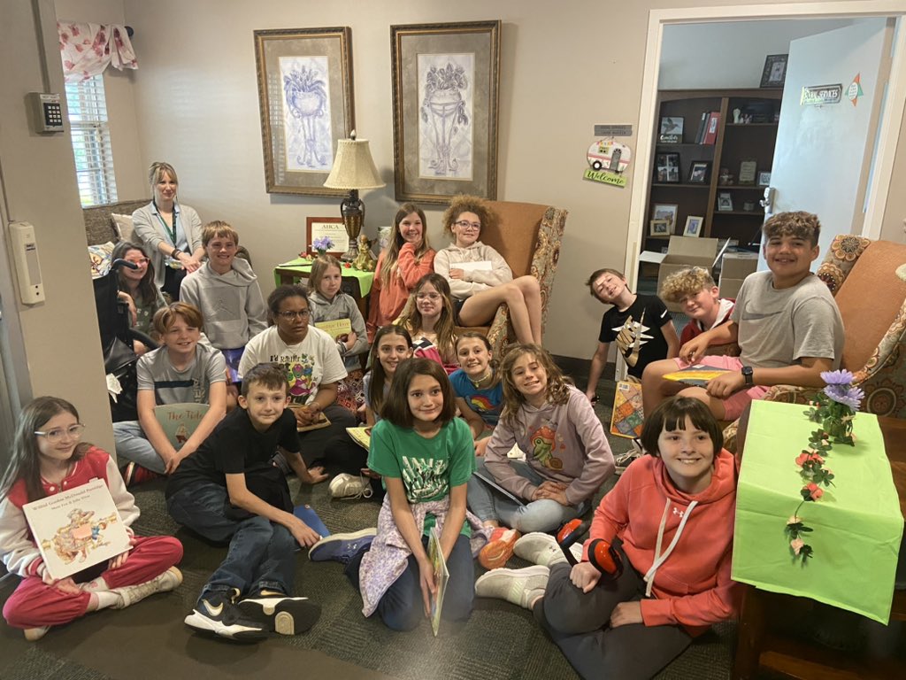 CLPhillips1971's tweet photo. Some of our fifth grade students were invited to read at The Waters of Yorktown. They made us so proud. From thanking a Marine for his service to smiling and engaging with them all. Pages Across Generations. https://t.co/ipGi3xJMLX