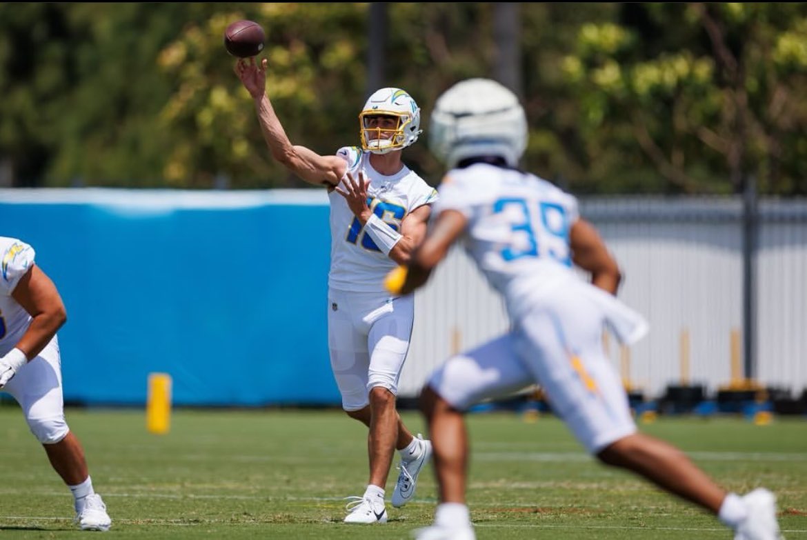 Former Montana State and Augustana quarterback Casey Bauman practicing with the Los Angeles Chargers #BigSkyFB

📸 from Bauman’s Instagram