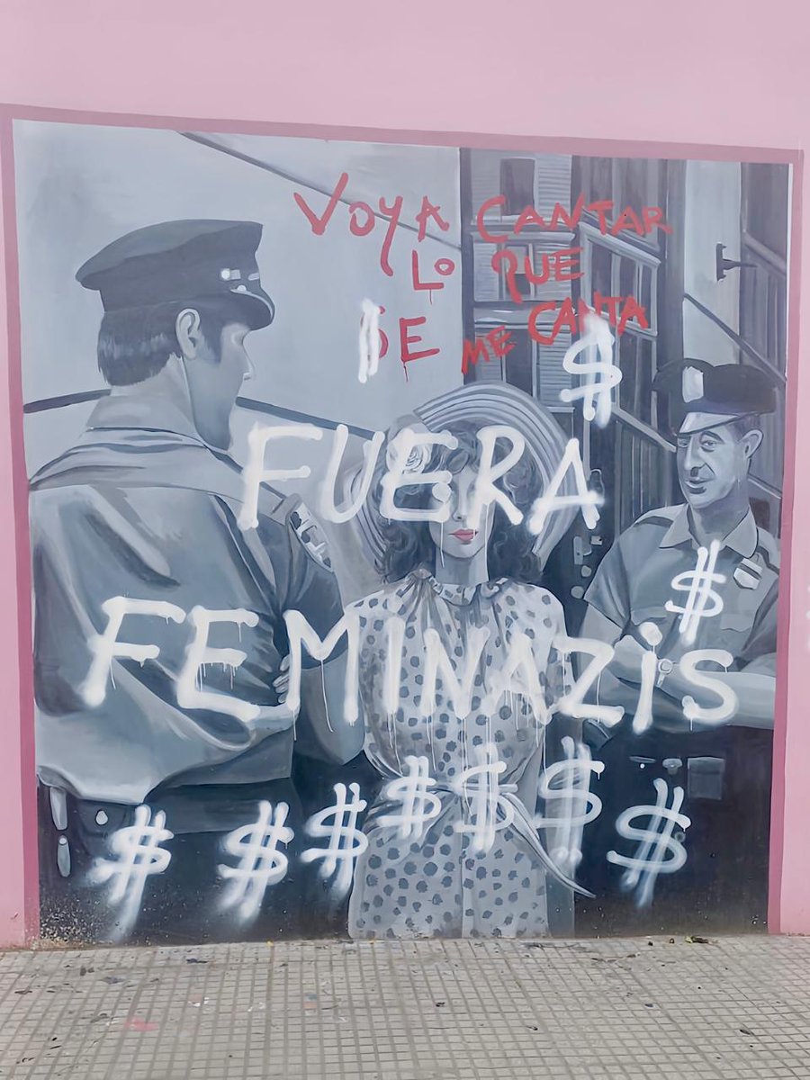 Alerta Vandalizaron el mural de @nachaguevara en Pte Perón y Agüero en #Caba No es una escritura más, en este contexto simbólicamente muestra la peligrosidad del posible retroceso en derechos civiles hacia mujeres y disidencias. Ni un paso atrás. Generemos conciencia colectiva