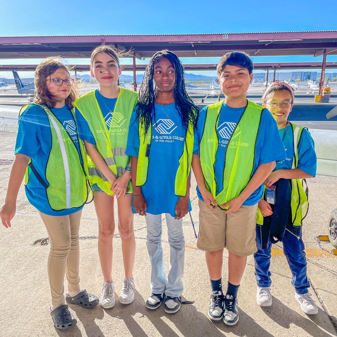 Taking flight at United Aviate Academy! ✈️💙 Club members from our Bob Bove Branch & Littleton Branch took a field trip to United Aviate Academy with @kelvinbeachumjr! Teens got a glimpse into flight school, aviation careers and more! #BGCAZ #GreatFutures