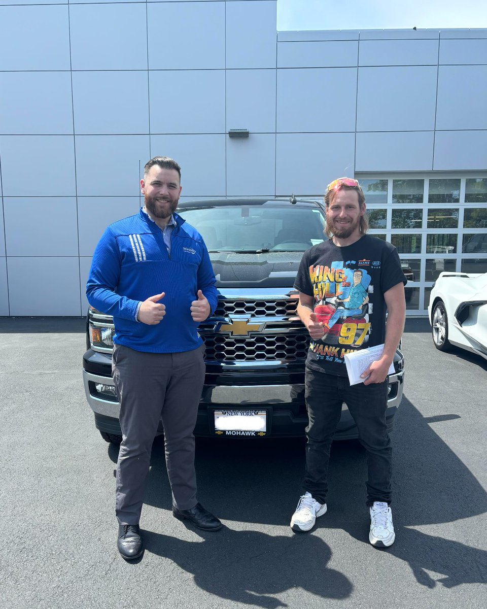 Handing over the keys to adventure! Here's to the start of countless journeys with Mohawk Chevrolet by your side. 🛣️🔑 #NewWheels #MohawkChevrolet #TogetherLetsDrive #CarBravo #UpstateNY #SaratogaSprings #MaltaNY #BallstonSpa #Chevy
