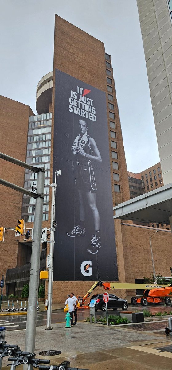 oh my goodness gatorade has caitlin clark on the side of the hyatt in downtown indy

📸 @cvrfoto
