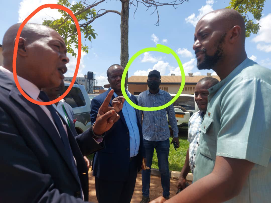 Good morning! So, y’all might have seen Bwana Bwowe accusing @NUP_Ug of acting outside their constitution & several other illegalities. Turns out, his client (red circle) is a fraud who misrepresented himself. The firm he claims he’s from denies knowing him. He made it all up.