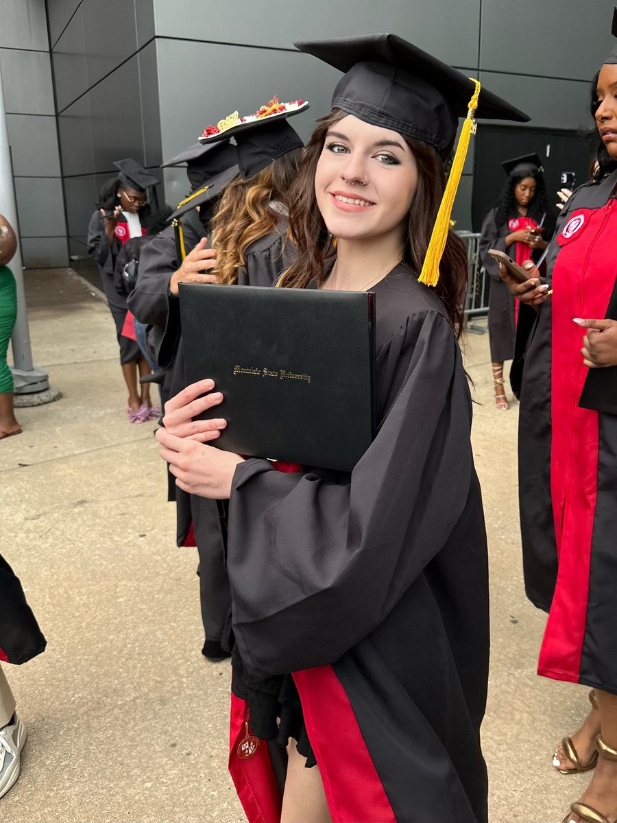 graduated with a degree in live tweeting yankees games 🤩