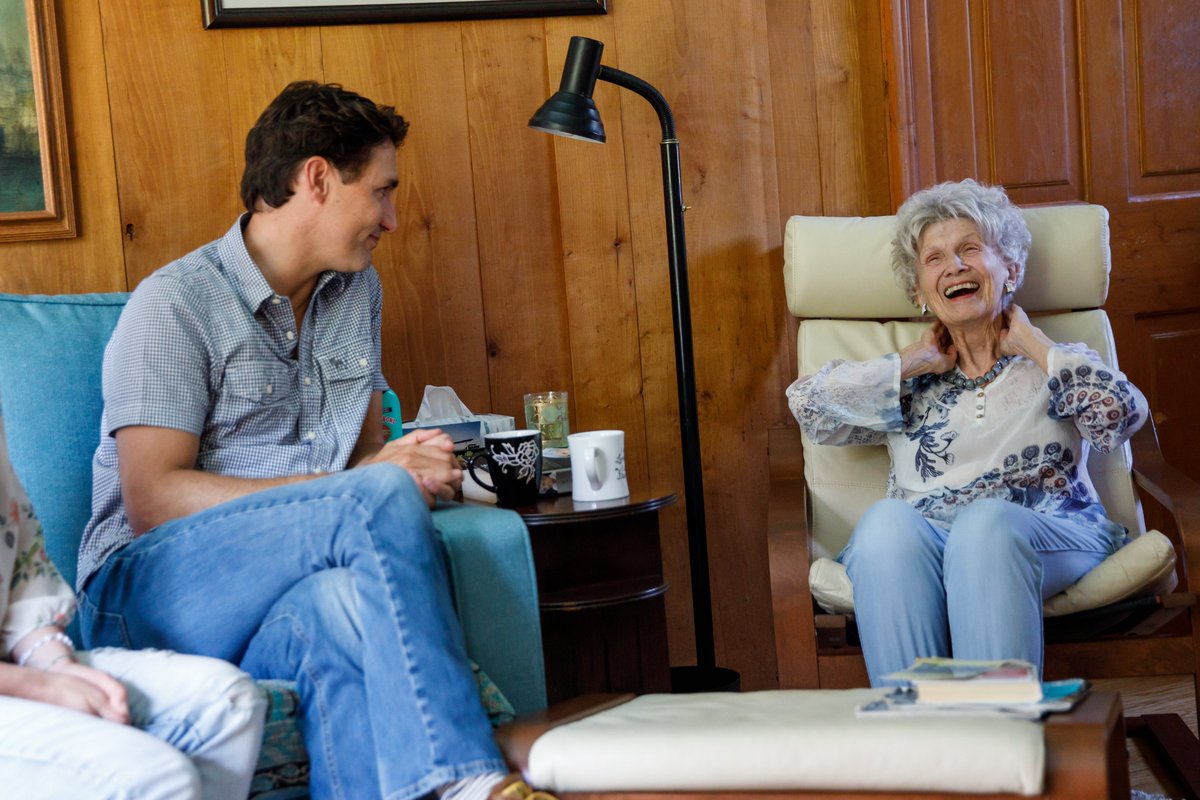 JustinTrudeau's tweet photo. The world has lost one of its greatest storytellers.

Alice Munro was captivated with everyday life in small-town Canada. Her many, many readers are, too. She will be dearly missed. https://t.co/sOCfx6M3AL