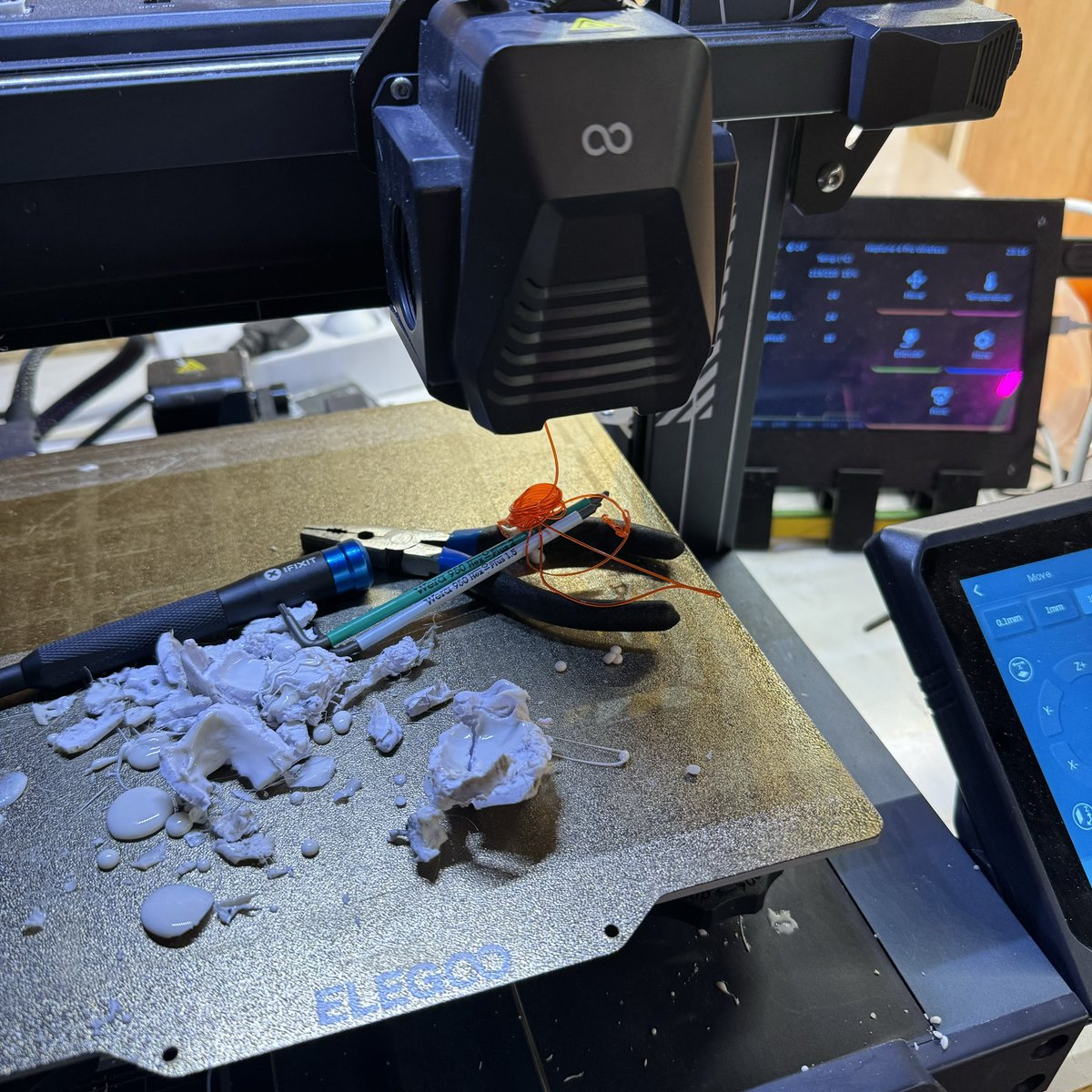 Came home to the mother of all blobs on my <a href="/Elegoo_Official/">ELEGOO</a> #Neptune4Pro. But unlike when Johnny Cash fought the law, it looks like I won this one.
