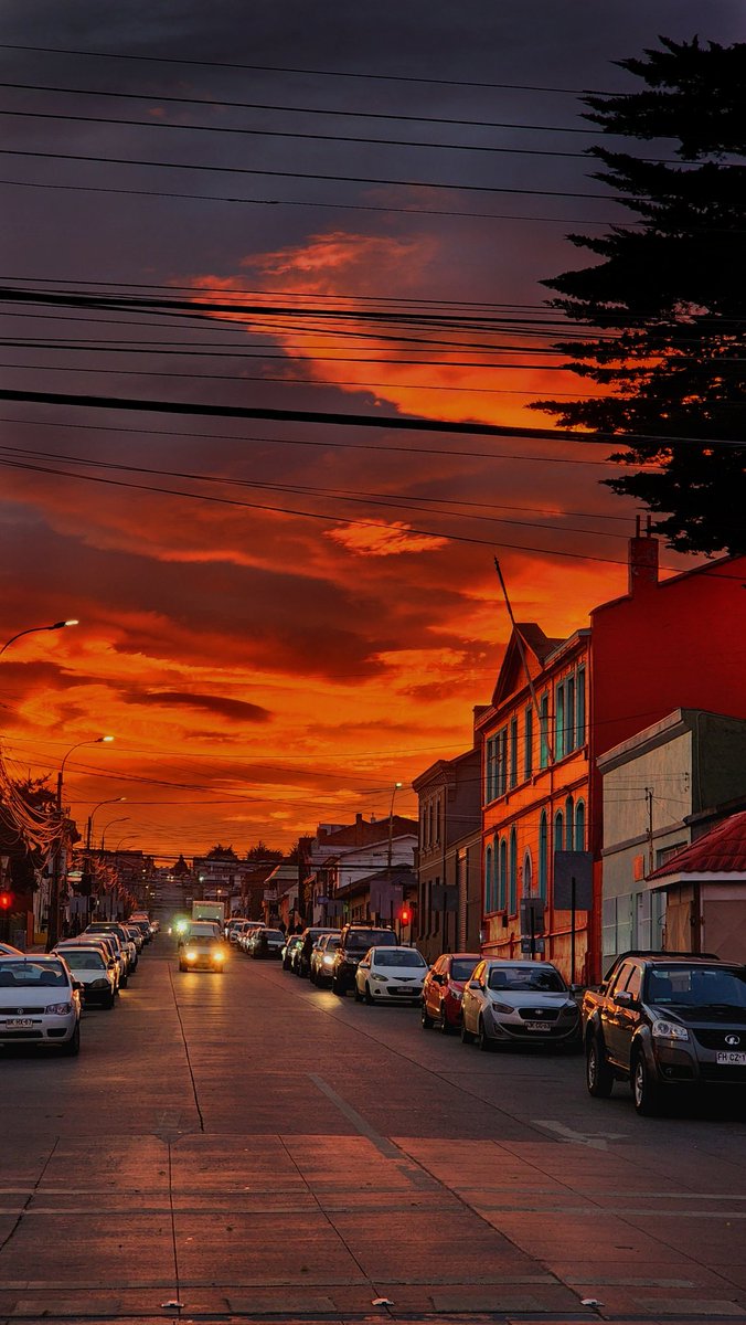 Atardecer de martes en Punta Arenas 📍📸
#Magallanes #PuntaArenas #Puq