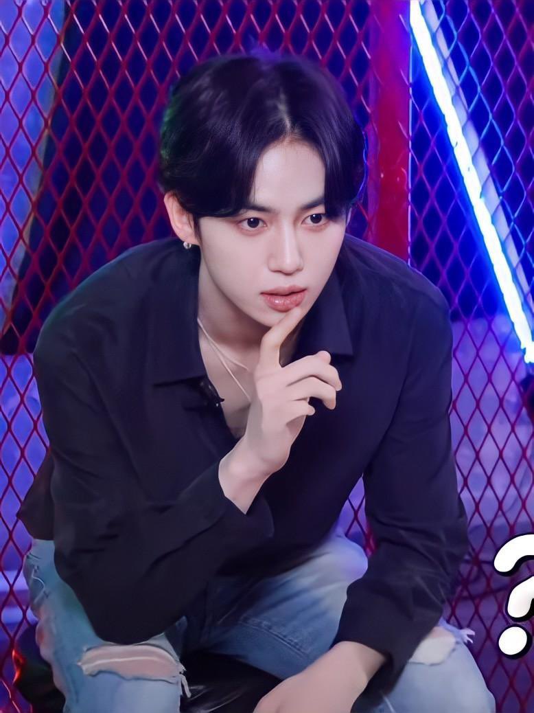 Was about to call it a day but this pic of my fave boy Yunseong showed up!🫠😭
I don’t think any Petitdan will get over this Yunseong.. So exceptionally captivating my fave boy Yunseong 🐻🔥
#HwangYunseong #황윤성 #ユンソン #DRIPPIN #드리핀 #Beautiful_MAZE