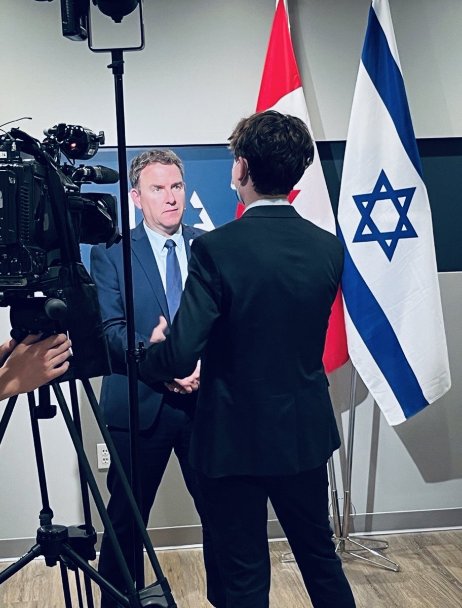 Explaining that members of the Jewish community have to right to express their love & their support for 🇮🇱 without being insulted, harassed & intimidated. The same goes for every community wanting to peacefully mark important events for them.