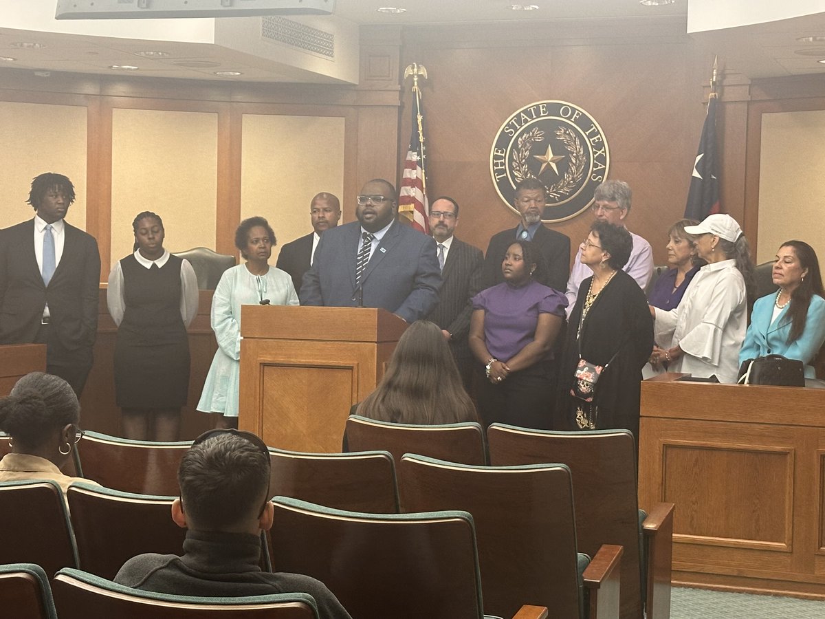 Today, we joined @texrising, @TexasforDEI, and @TexasAFT, for a demonstration that began at @UTAustin and ended at the Texas Capitol before presenting testimony to uplift the harms they have experienced since the implementation of #SB17. naacpldf.org/press-release/…