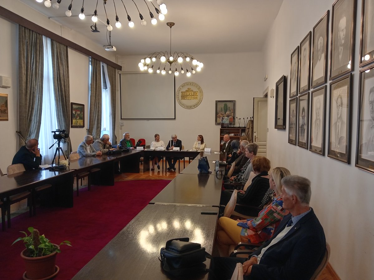 Danas je u sali Senata UNSA priređeno predstavljanje pet novih brojeva časopisa Forum Bosnae. 
Sadržani članci i teme  predstavljaju najnovija istraživanja i rezultate rada više autora u područjima koje časopis FB obuhvata.