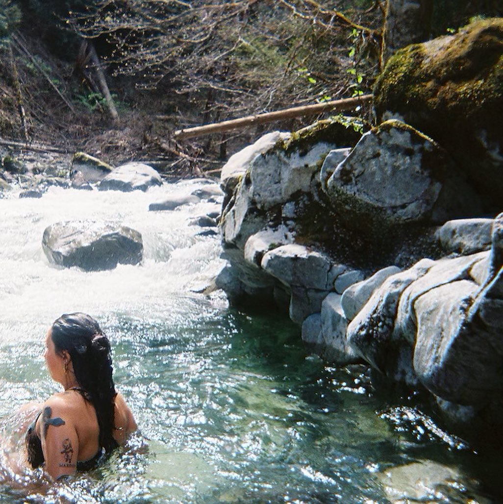 Album incoming… MAY 31ST 🦋 Pre-save available on spotify now ~ 🩵

ffm.link/whatsthepoint