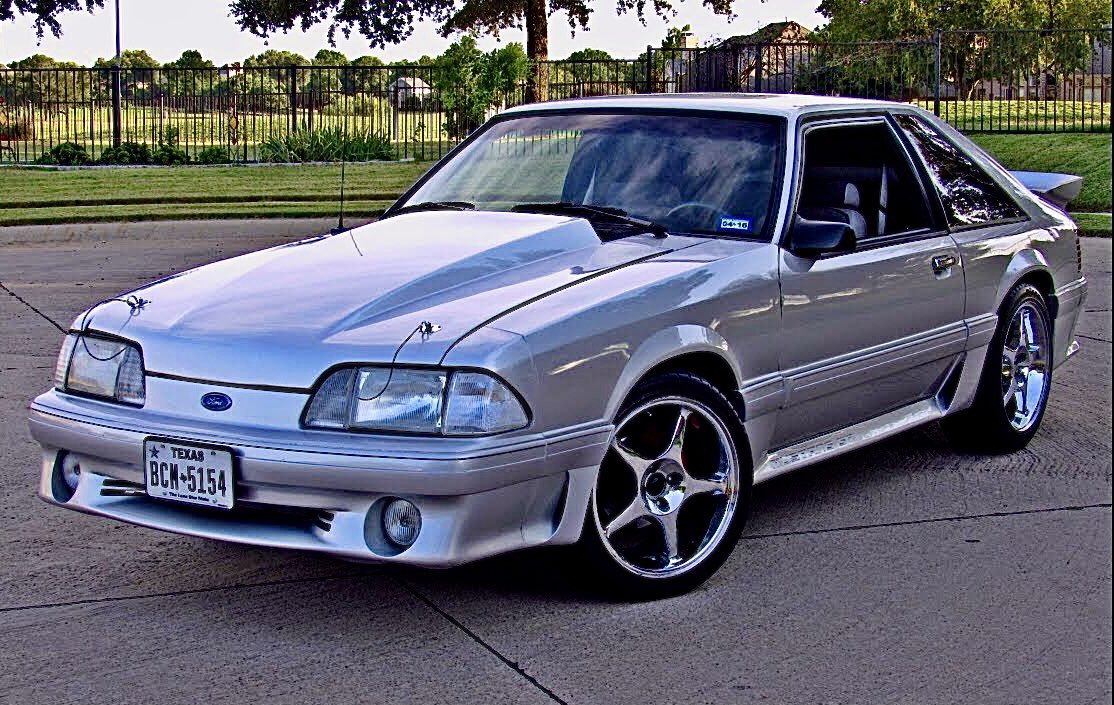 #WheelsWednesday | Fantastic looking Foxbody hatchback. The #CobraR® Mustang wheels suit this Silver Fox well…😍
#Ford | #Mustang | #Foxbody