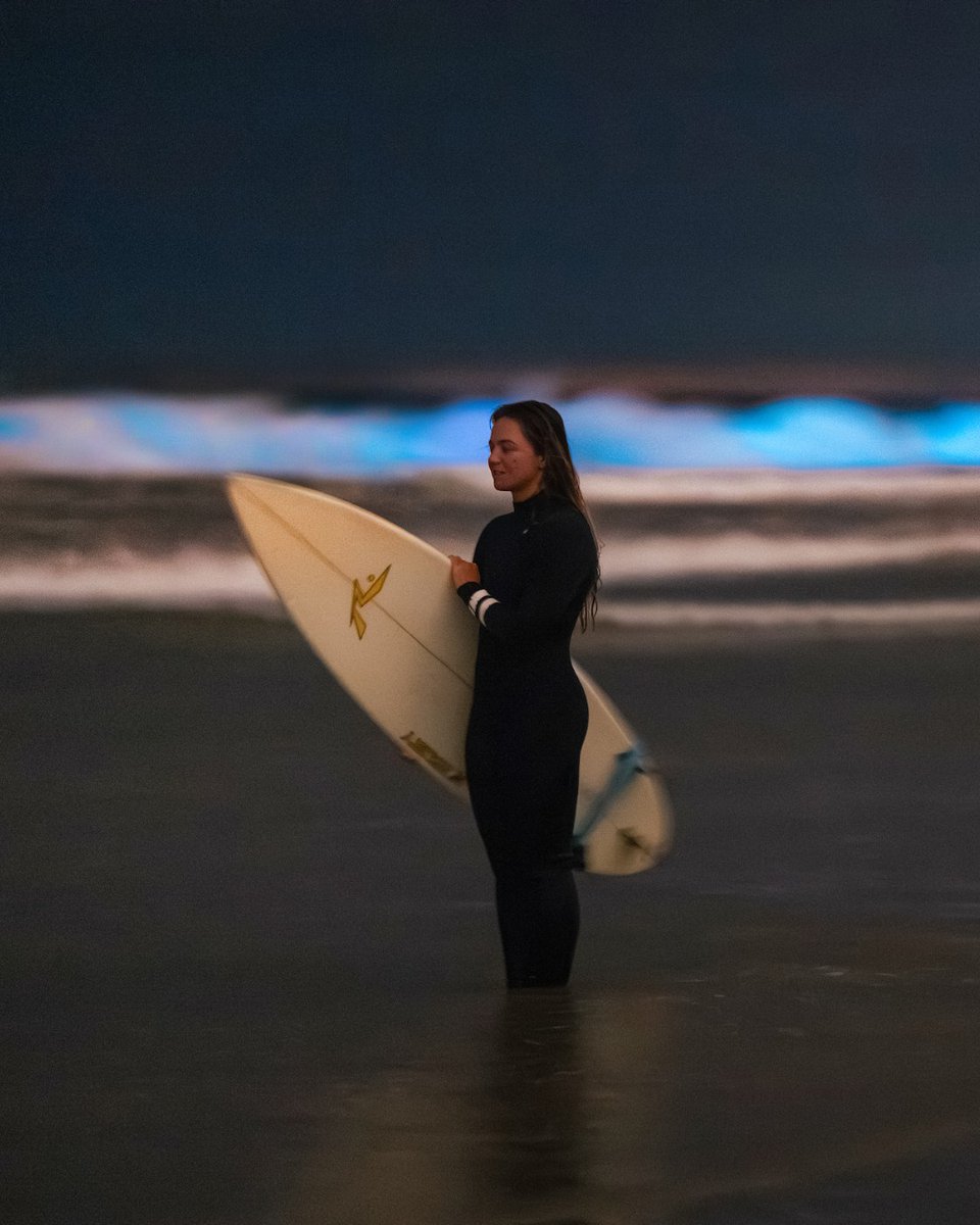 🌊 If you thought we were done sharing photos of #bioluminescence ... think again. 

🏄‍♂️ @UCSanDiego photographer @ErikJep captured these stunning shots of the UC San Diego Surf Team and Surf Club members gearing up for a bioluminescent surf session last night.