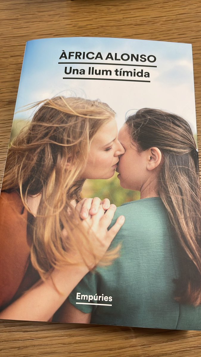 Katy Pallas 🏳️🌈🎗 (@katypallas1) on Twitter photo No deixarà a ningú indiferent i posarà sobre la taula la invisibilitat de les dones lesbianes, condenades al silenci fins a límits que no són desitjables. Sols sento agraïment <a href="/AafricaAlonso/">Africa Alonso Bada</a> per posar el teu art al servei de la visibilitat d’aquesta história tan ignorada. No deixarà a ningú indiferent i posarà sobre la taula la invisibilitat de les dones lesbianes, condenades al silenci fins a límits que no són desitjables. Sols sento agraïment <a href="/AafricaAlonso/">Africa Alonso Bada</a> per posar el teu art al servei de la visibilitat d’aquesta história tan ignorada.
