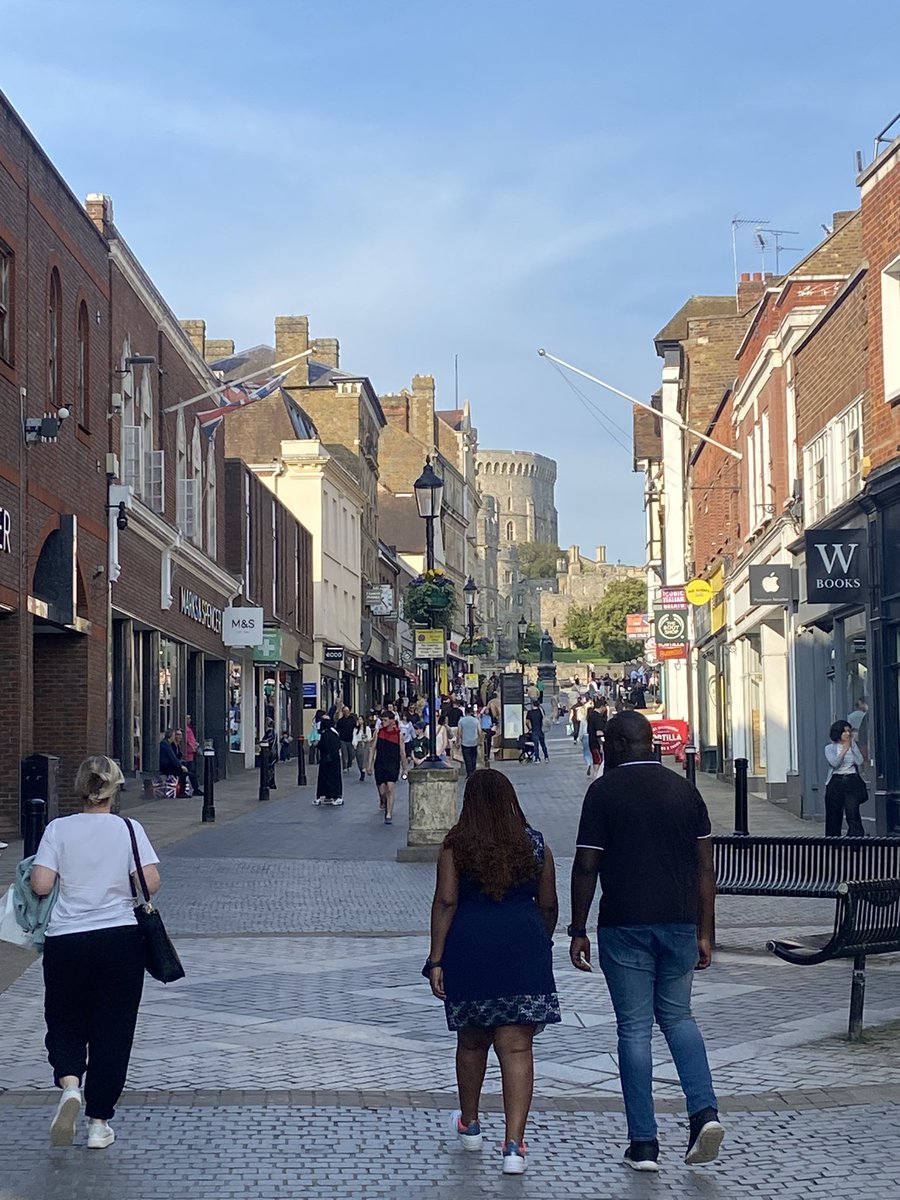 @being_honest123 @MarkRWilsonUK @LetsWindsor This was at 6pm last Friday - you want speeding e-bikes allowed to weave in amongst all those pedestrians? Absolute madness