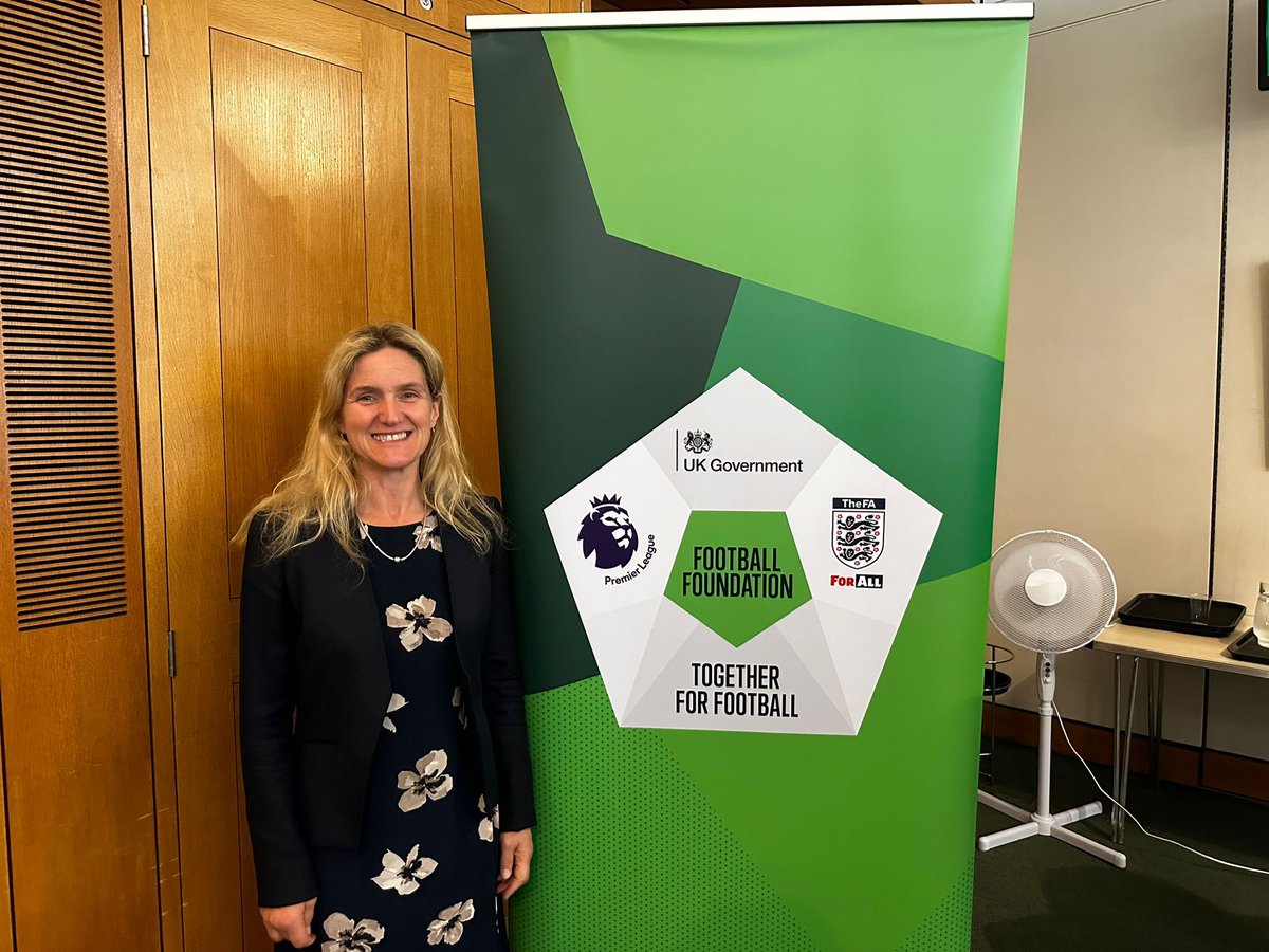 Proud to sign up to support continued grassroots investment in #Football across #BatleyAndSpen with @EmileHeskeyUK We’ve got huge demand & potential for more facilities for local clubs. I’ll continue to work with @FootballFoundtn to ensure we get our fair share of investment⚽️