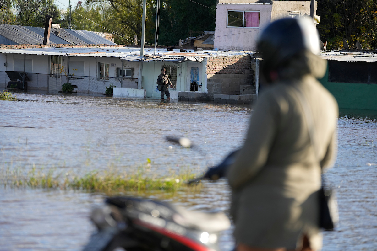 🚣 Aumentó número de desplazados por inundaciones: son 3352 este martes, informa #Sinae 👉 goo.su/fJEJH