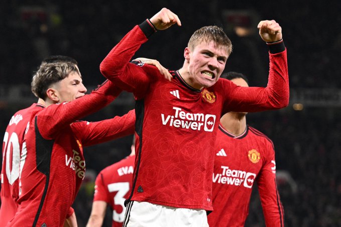 Bazı Manchester United oyuncuları, Rasmus Hojlund'un yetenekli olmadığına inanıyor ve pas vermekten çekiniyor. (ManutdMEN)