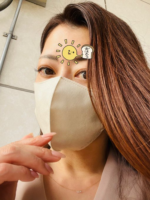 おはようございます☀️ 今日は現場へ🚃 すっぴん隠しのマスクと、服の色、ベージュ1色^_^ https://t.co/8pWaJaDbhd